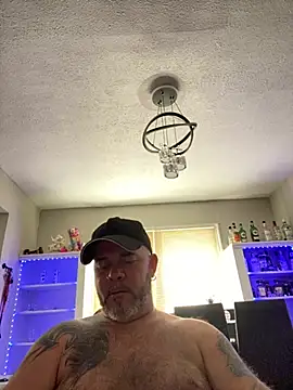 Cristian-Brayan online show from 04/15/26, 06:26