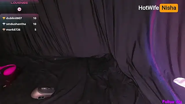 Snapshot of HotWifeNisha chatting on 10/05/25, 01:04 HotWifeNisha online show from 10/05/25, 01:04