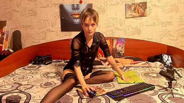 KagamiTayga online show from 10/18/25, 02:58