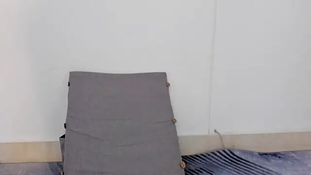 Snapshot of All_yours555 chatting on 01/04/25, 05:27 All yours555 online show from 01/04/25, 05:27