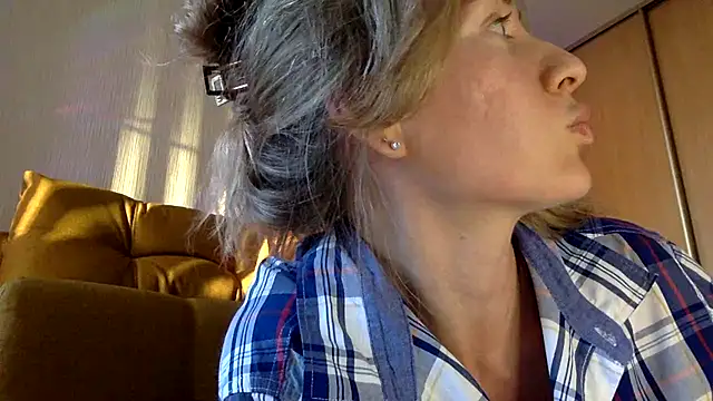 RebeccaMartinez online show from 03/10/25, 01:43