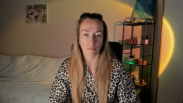 RebeccaMartinez online show from 09/27/25, 07:24