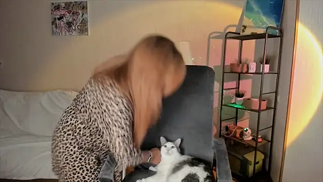 RebeccaMartinez online show from 09/29/25, 10:53