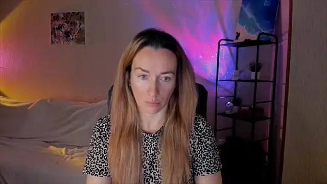 RebeccaMartinez online show from 12/04/25, 07:39