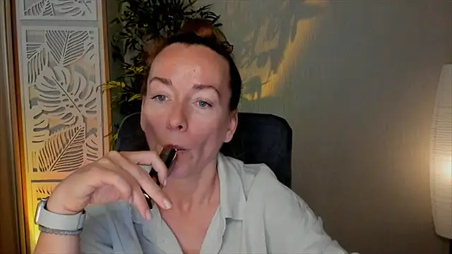 Snapshot of RebeccaMartinez chatting on 06/05/26, 10:43 RebeccaMartinez online show from 06/05/26, 10:43