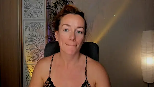 Snapshot of RebeccaMartinez chatting on 07/06/26, 10:56 RebeccaMartinez online show from 07/06/26, 10:56