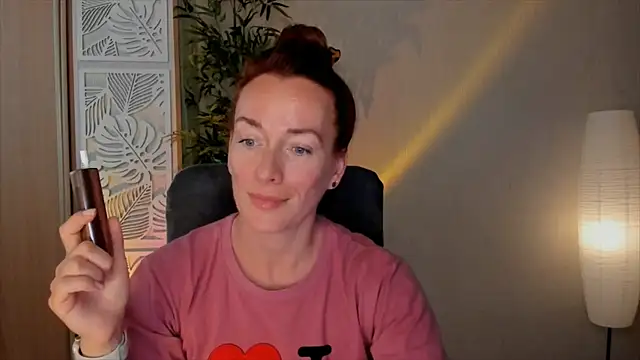 Snapshot of RebeccaMartinez chatting on 07/19/26, 10:52 RebeccaMartinez online show from 07/19/26, 10:52