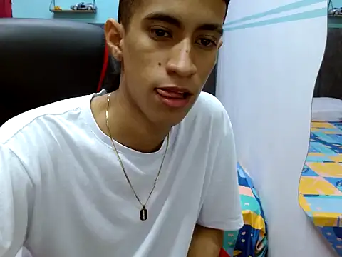 Snapshot of Angelstripboy chatting on 12/04/24, 01:25 Angelstripboy online show from 12/04/24, 01:25