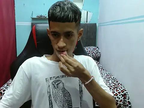 Snapshot of Angelstripboy chatting on 10/08/25, 10:07 Angelstripboy online show from 10/08/25, 10:07