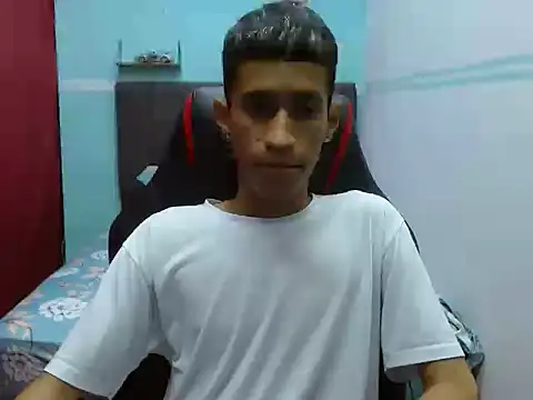 Snapshot of Angelstripboy chatting on 10/17/25, 04:15 Angelstripboy online show from 10/17/25, 04:15