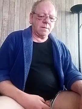Snapshot of Kuschelb chatting on 04/17/26, 05:54 Kuschelb online show from 04/17/26, 05:54