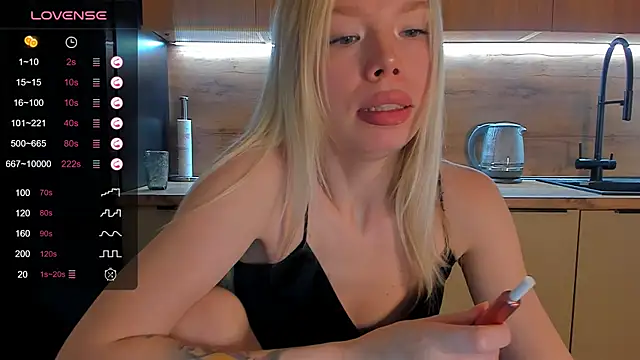 Snapshot of Olivia_Bells chatting on 05/17/26, 09:22 Olivia Bells online show from 05/17/26, 09:22