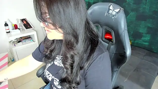 Snapshot of BellaFlaming chatting on 01/14/25, 11:20 BellaFlaming online show from 01/14/25, 11:20