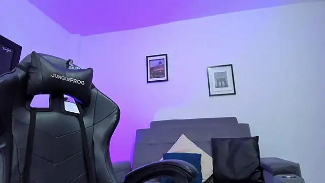 Snapshot of BellaFlaming chatting on 02/11/25, 04:56 BellaFlaming online show from 02/11/25, 04:56