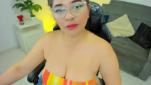 Snapshot of BellaFlaming chatting on 02/13/25, 02:31 BellaFlaming online show from 02/13/25, 02:31