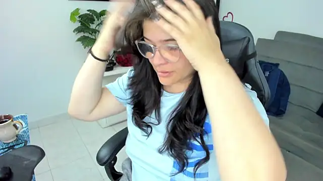 Snapshot of BellaFlaming chatting on 03/04/25, 10:13 BellaFlaming online show from 03/04/25, 10:13