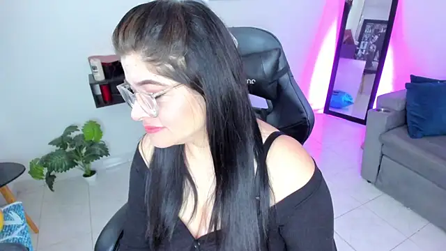 Snapshot of BellaFlaming chatting on 09/19/25, 11:11 BellaFlaming online show from 09/19/25, 11:11