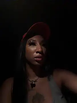 Snapshot of Iceblanca chatting on 05/17/26, 04:21 Iceblanca online show from 05/17/26, 04:21