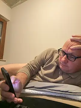 vanjbi45 online show from 10/18/25, 05:10