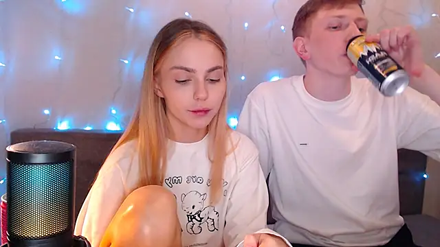 juliaanddima online show from 09/21/25, 10:00