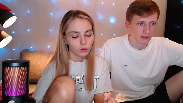 juliaanddima online show from 10/15/25, 10:43