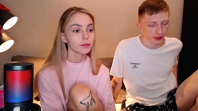 juliaanddima online show from 10/20/25, 11:16