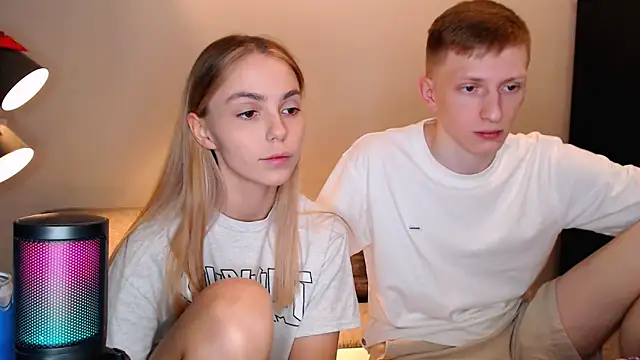 juliaanddima online show from 10/22/25, 09:47