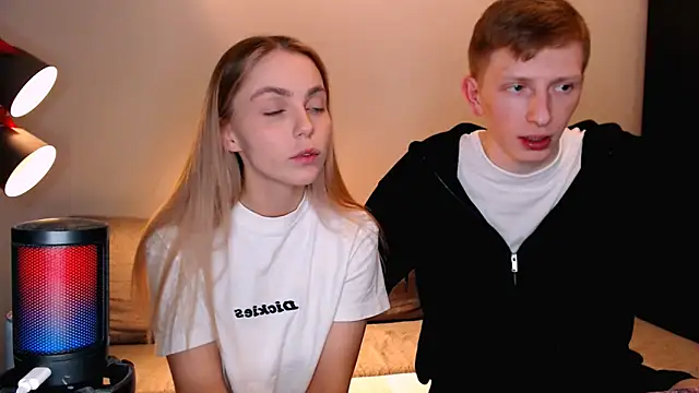 juliaanddima online show from 11/21/25, 09:24