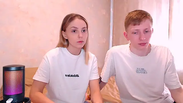 juliaanddima online show from 03/18/26, 07:22