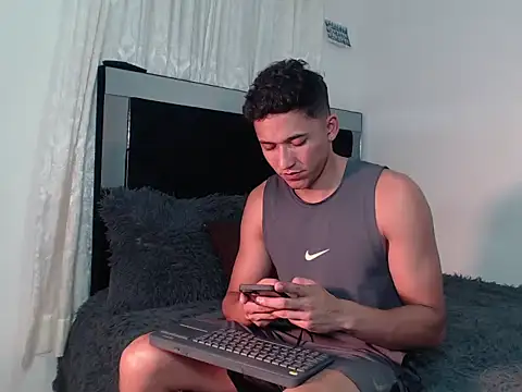 Snapshot of angel_sensual95 chatting on 09/26/25, 02:37 angel sensual95 online show from 09/26/25, 02:37