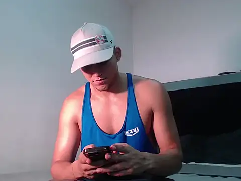 Snapshot of angel_sensual95 chatting on 07/01/26, 04:36 angel sensual95 online show from 07/01/26, 04:36