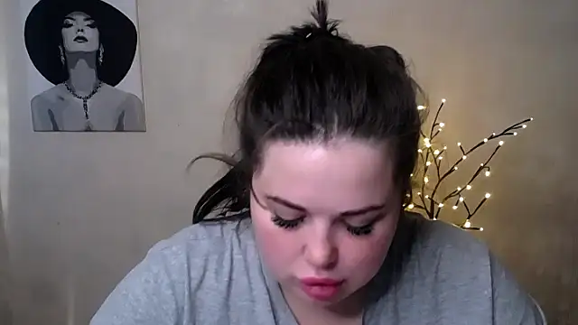 Emily Mo online show from 09/22/25, 05:53