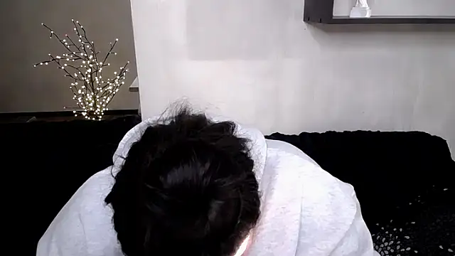 Emily Mo online show from 11/04/25, 06:34