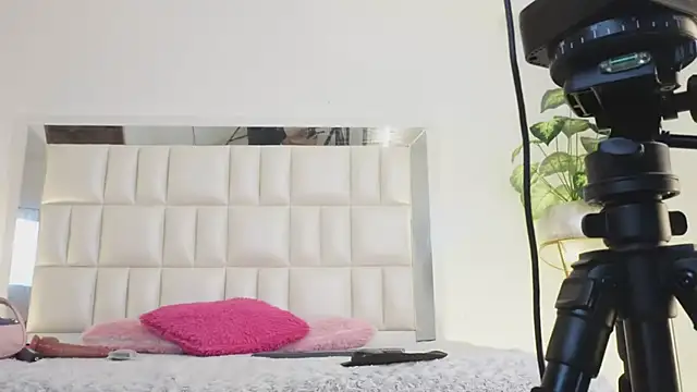 Anais aradia online show from 02/15/25, 08:22