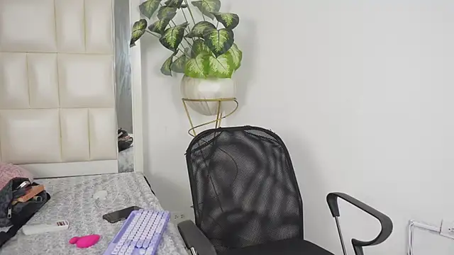 Anais aradia online show from 09/26/25, 04:49