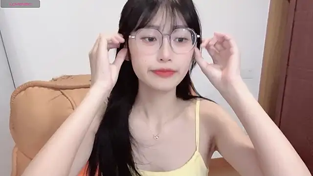 4uoki online show from 10/12/25, 01:43