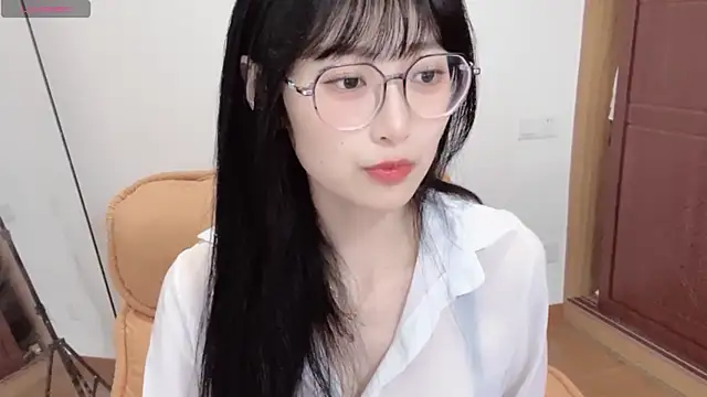 4uoki online show from 10/18/25, 05:35