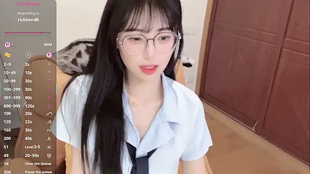 4uoki online show from 02/15/26, 03:42