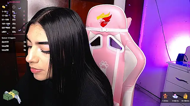 Snapshot of eva_six chatting on 12/19/24, 10:53 eva six online show from 12/19/24, 10:53