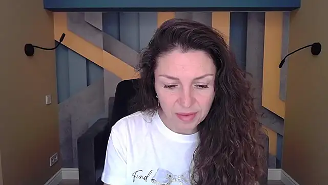 EllaLong online show from 10/03/25, 11:29