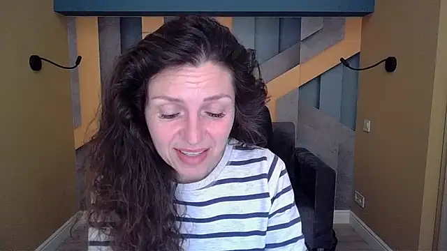 EllaLong online show from 04/04/26, 11:29