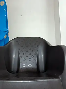  surbhi  online show from 12/23/25, 04:10