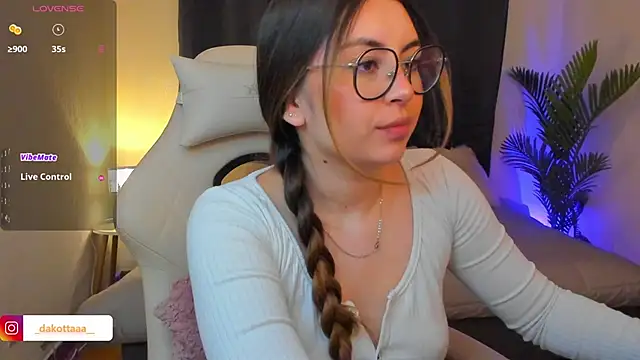 dakottaa  online show from 02/11/26, 11:32