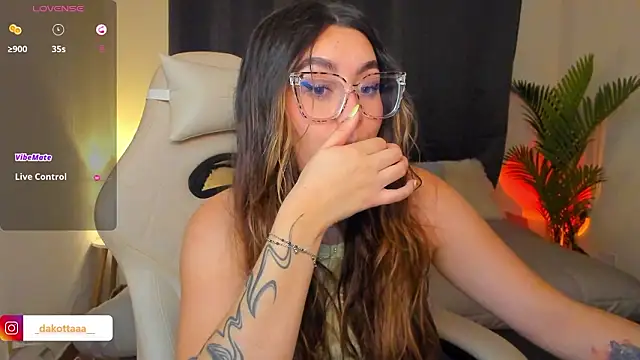 dakottaa  online show from 03/16/26, 11:31