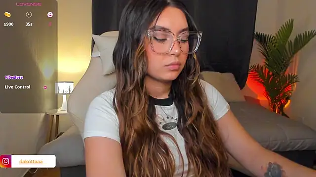 dakottaa  online show from 03/28/26, 11:59