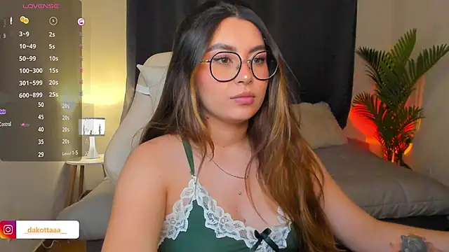 dakottaa  online show from 04/11/26, 11:42