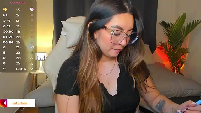 dakottaa  online show from 04/13/26, 11:32