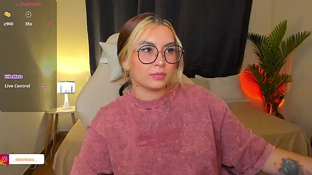 dakottaa  online show from 06/03/26, 12:02