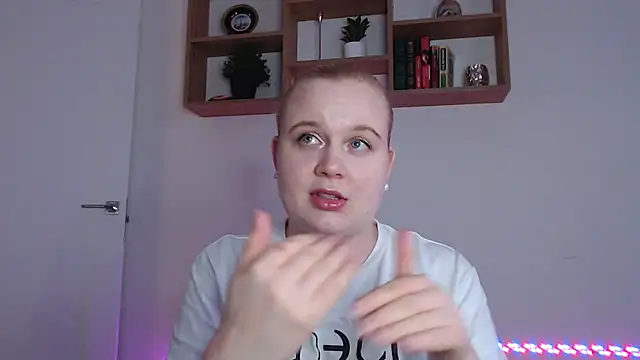 Snapshot of Karolina_love_ chatting on 12/05/25, 11:41 Karolina love online show from 12/05/25, 11:41