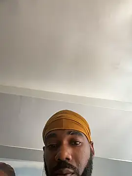 Snapshot of fulsome_change223 chatting on 10/06/25, 05:43 fulsome change223 online show from 10/06/25, 05:43